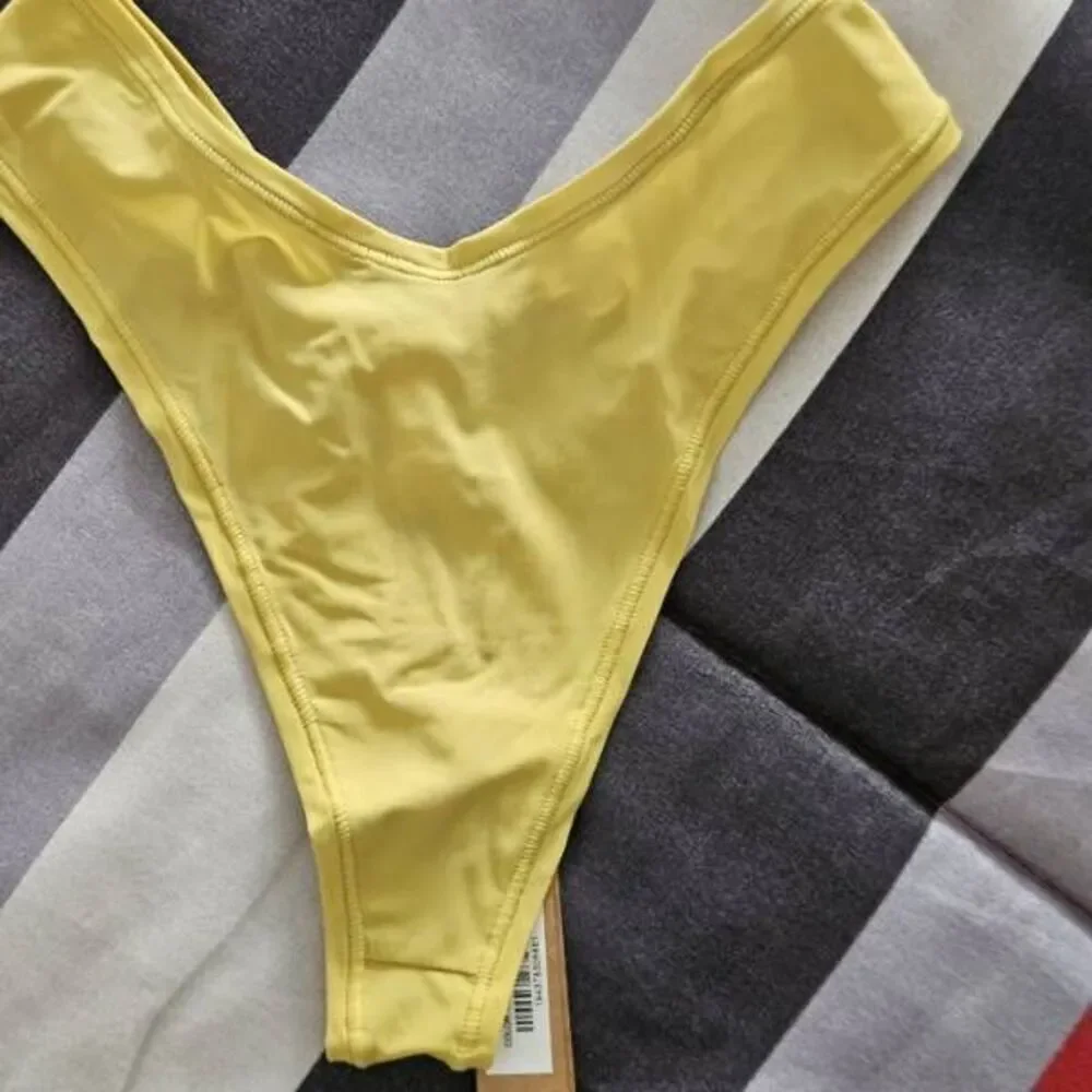 2 PAIR SKIMS V CUT PANTY NWT